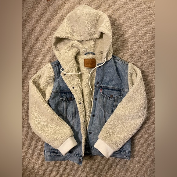 Levi’s Ex-Boyfriend Sherpa Hooded Trucker Jacket - Picture 5 of 6